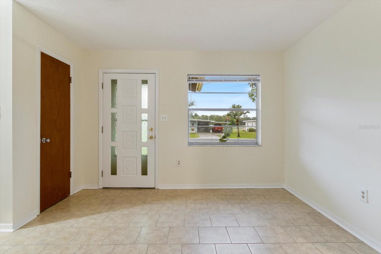 826 S Val Dr Property Photo 9