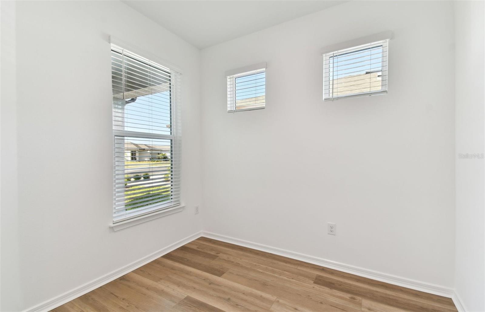 9413 Ballaster Pointe Loop Property Photo 17