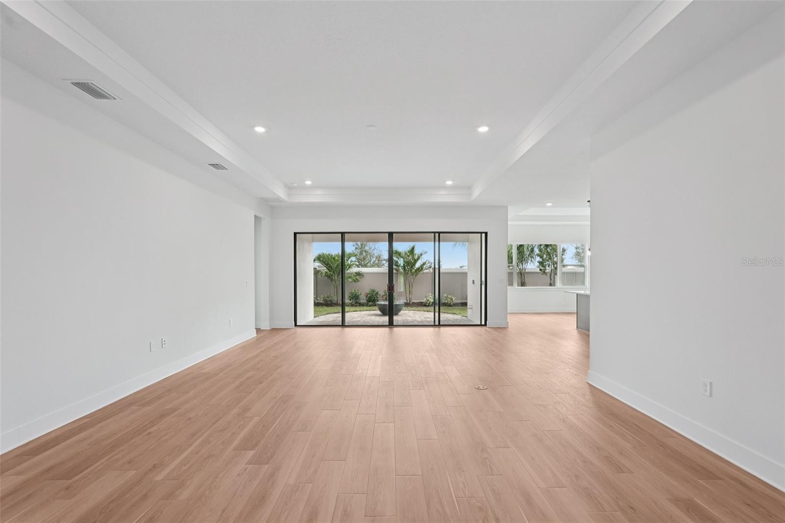 8320 Golden Beach Ct Property Photo 6