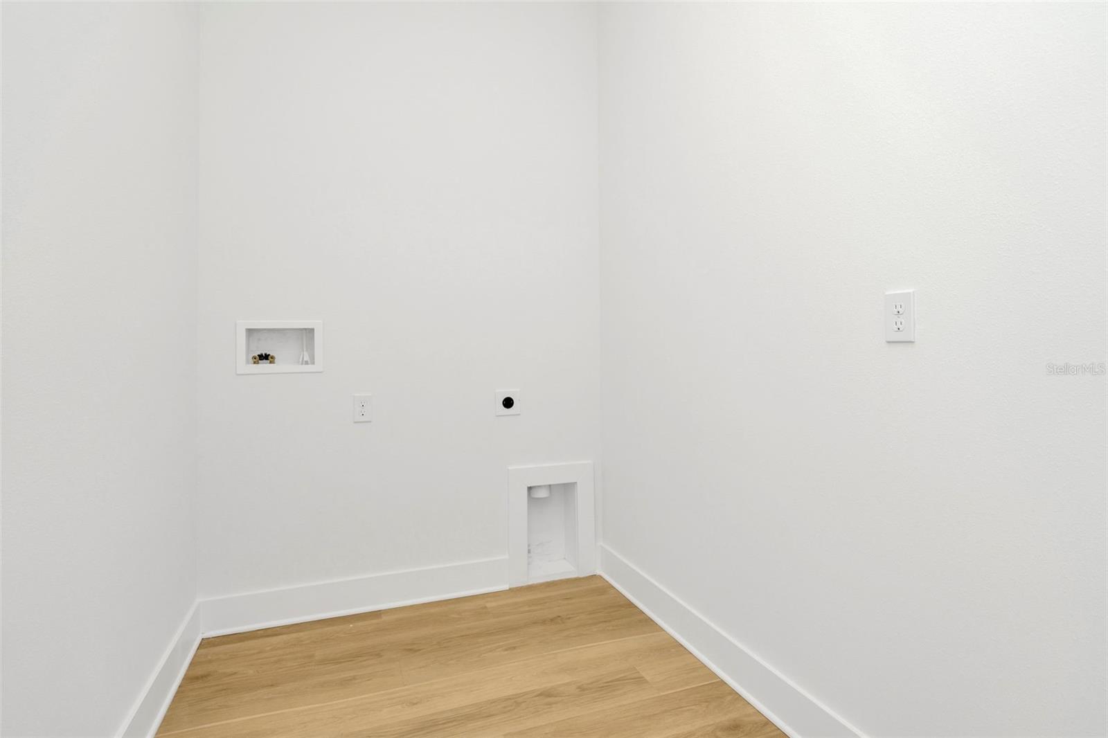 8320 Golden Beach Ct Property Photo 31