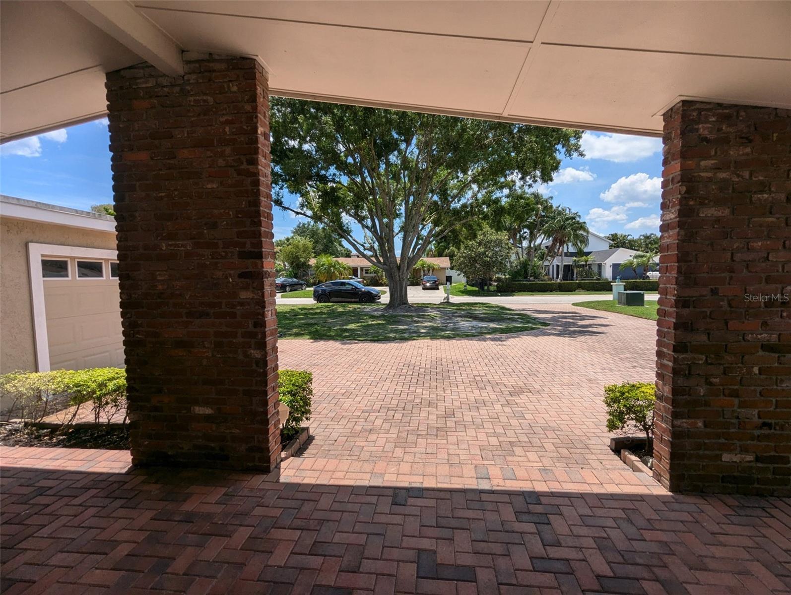 3931 E Eden Roc Cir Property Photo 6