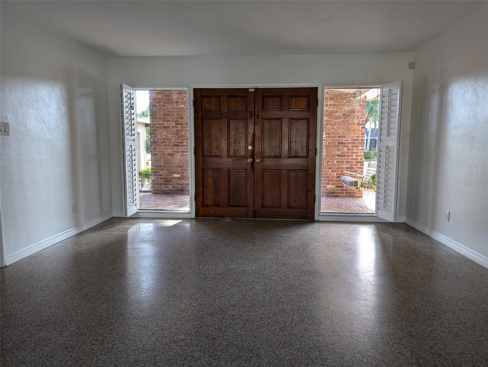3931 E Eden Roc Cir Property Photo 7