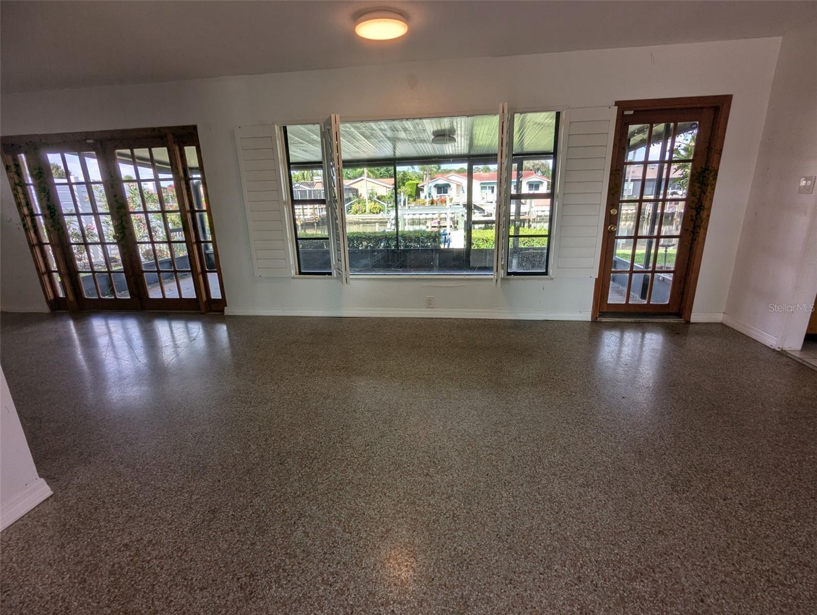 3931 E Eden Roc Cir Property Photo 8