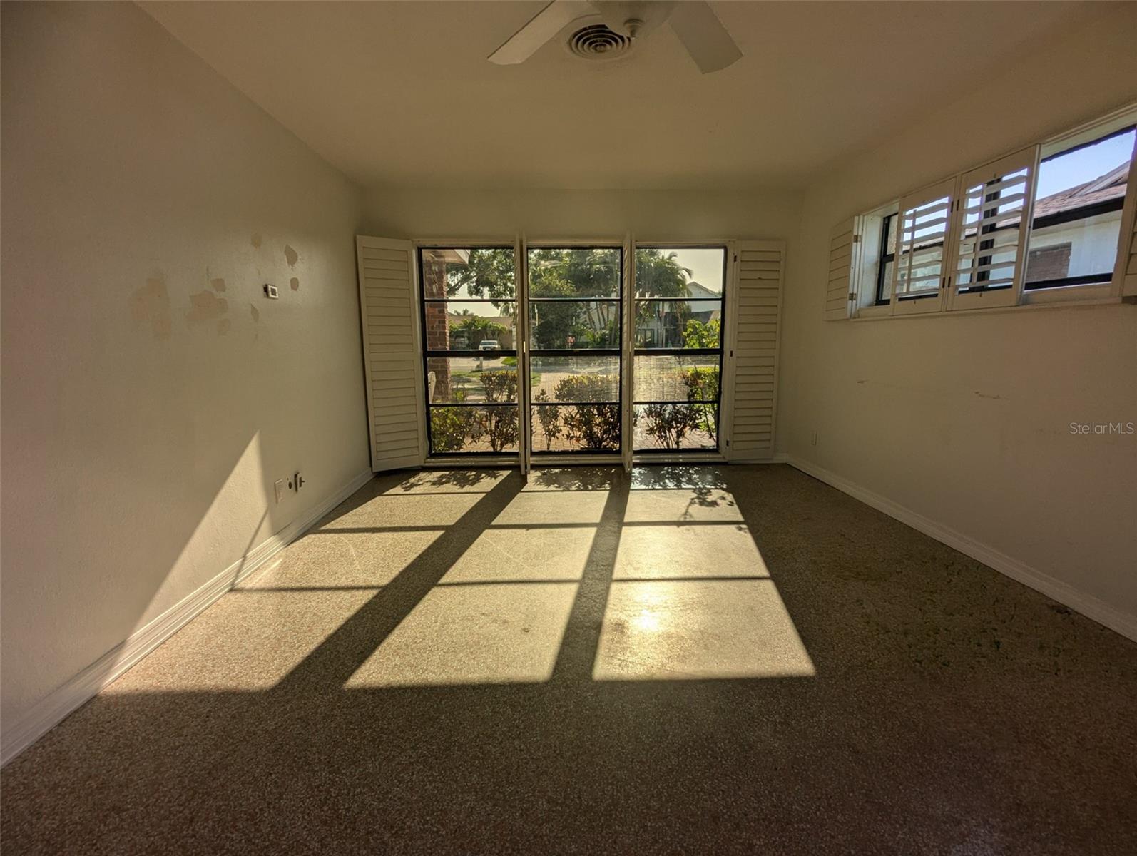 3931 E Eden Roc Cir Property Photo 9