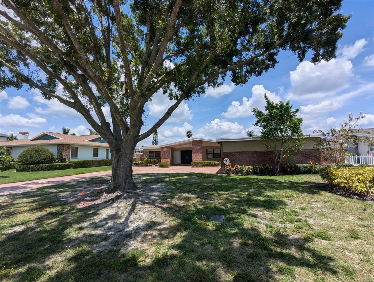 3931 E Eden Roc Cir Property Photo 36