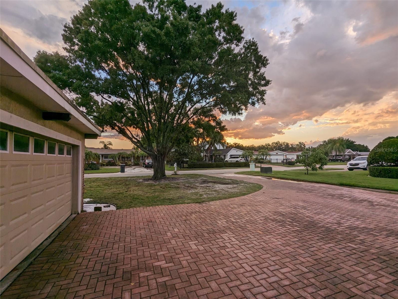 3931 E Eden Roc Cir Property Photo 38