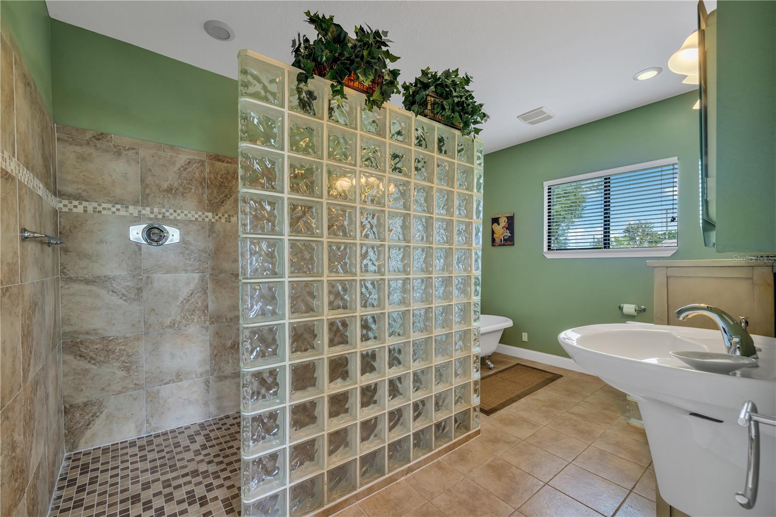 429 Flamingo Dr Property Photo 15