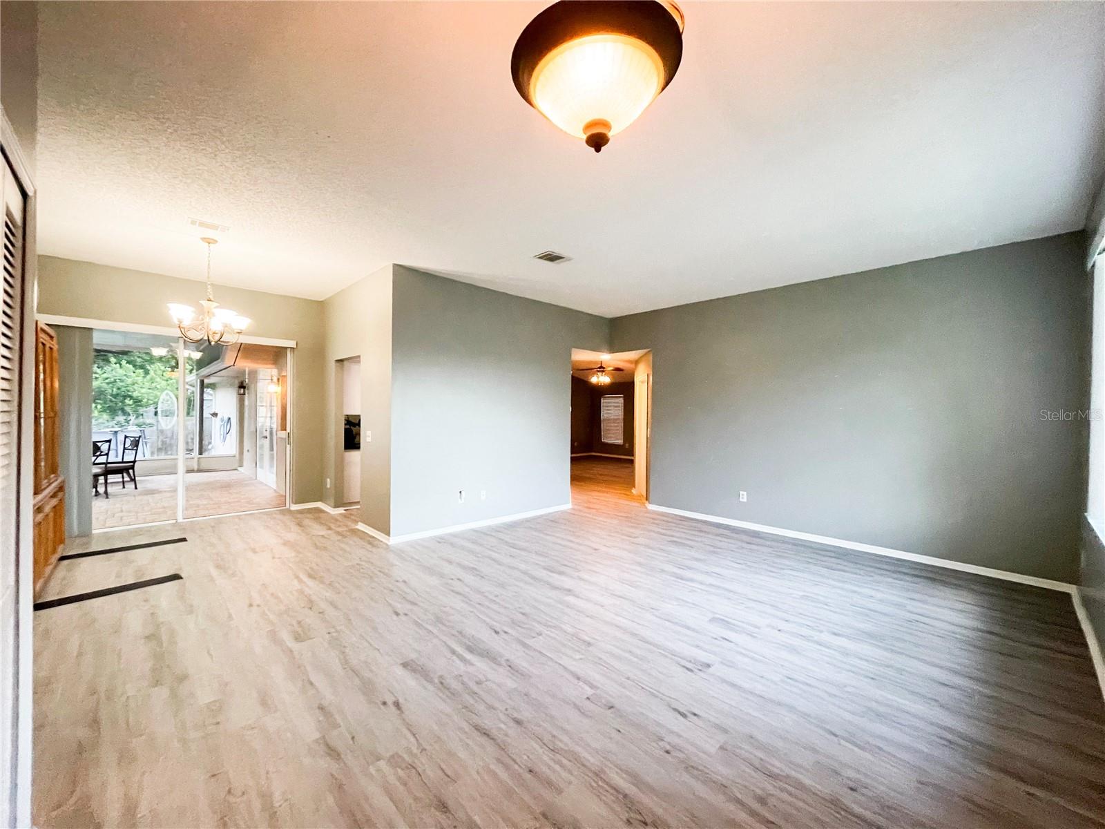 12034 Stone Crossing Cir Property Photo 4