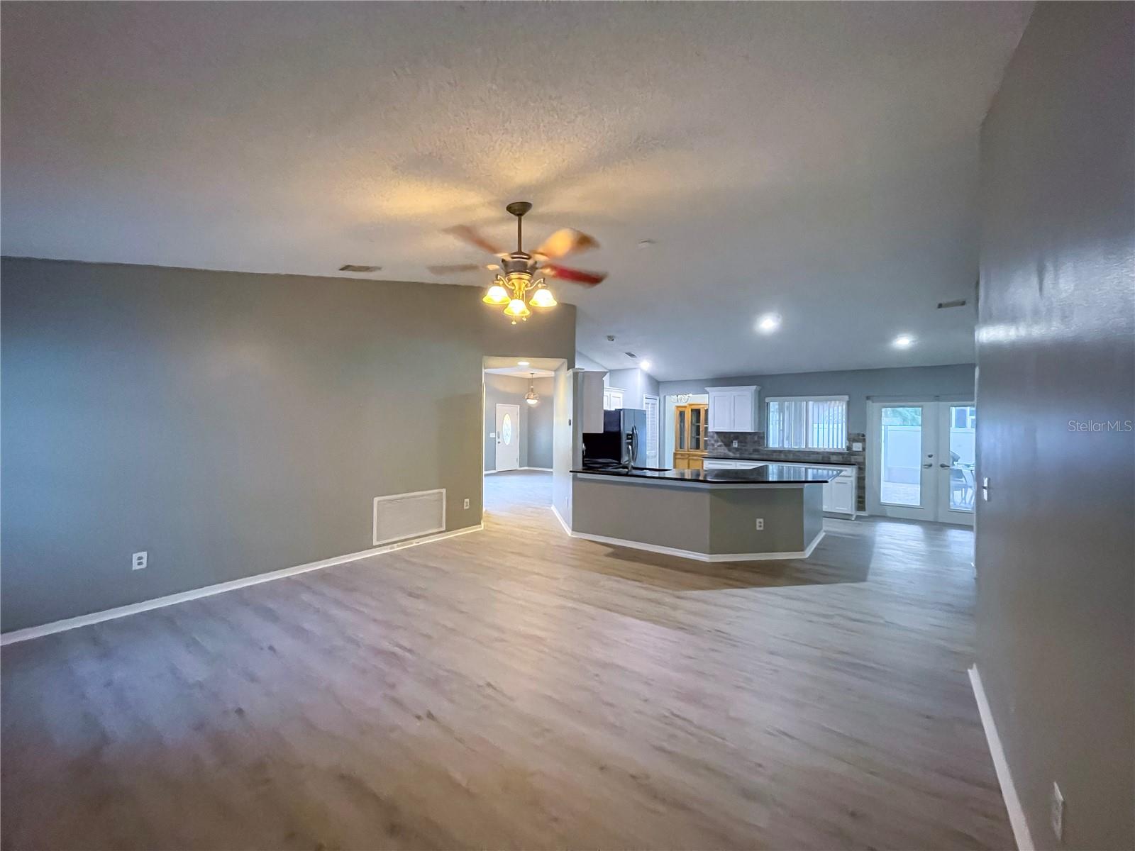 12034 Stone Crossing Cir Property Photo 5