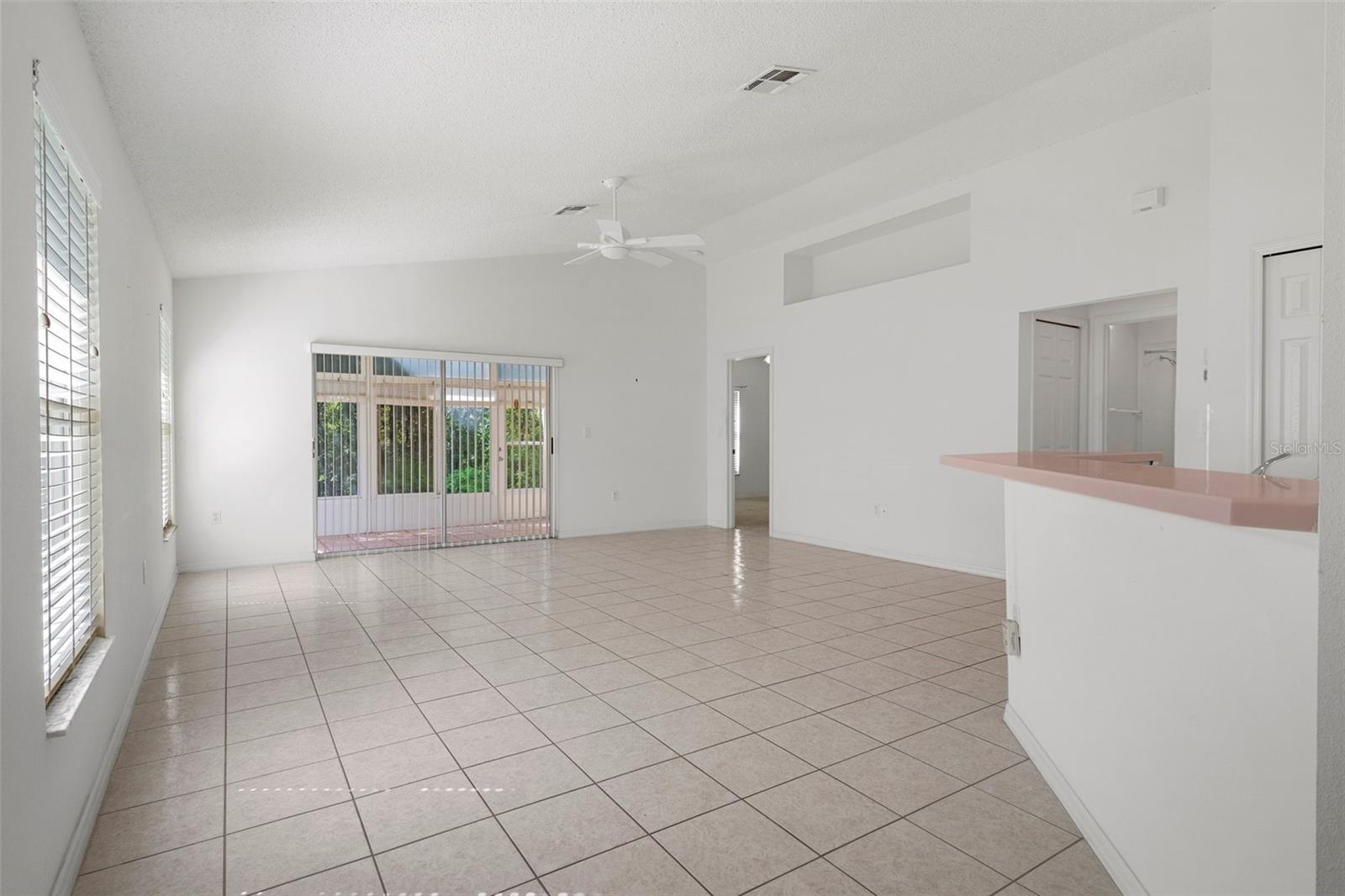 11230 Heathrow Ave Property Photo 3