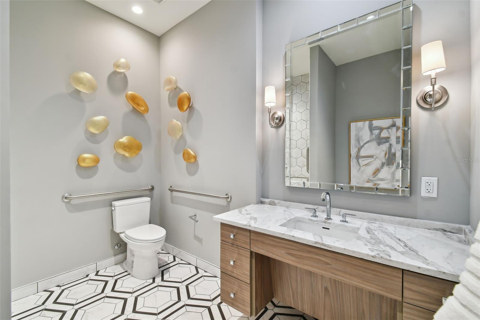 2910 W Barcelona St #802 Property Photo 44