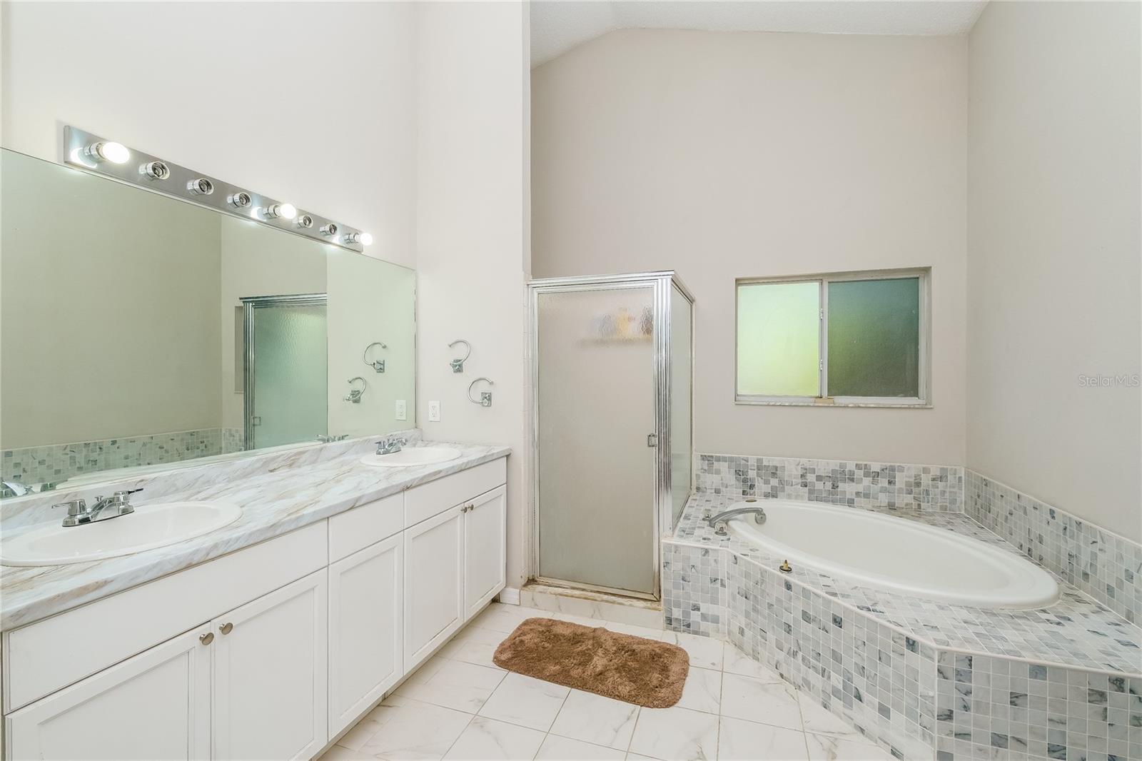 18940 Emerald Ridge Dr Property Photo 10