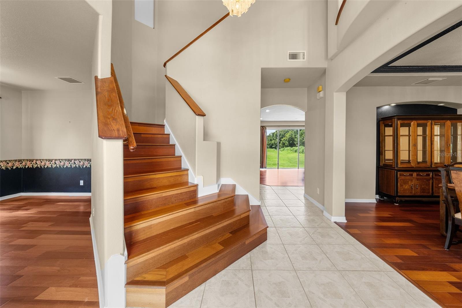 212 Excalibur Ct Property Photo 8
