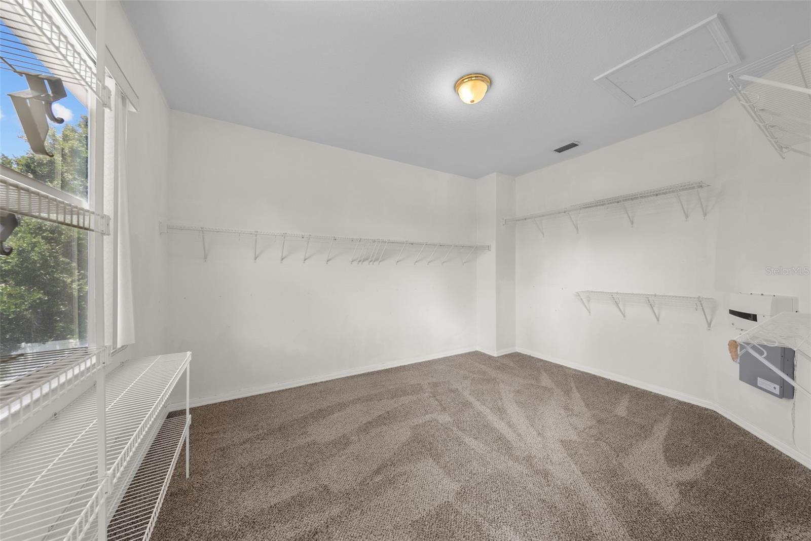 212 Excalibur Ct Property Photo 27