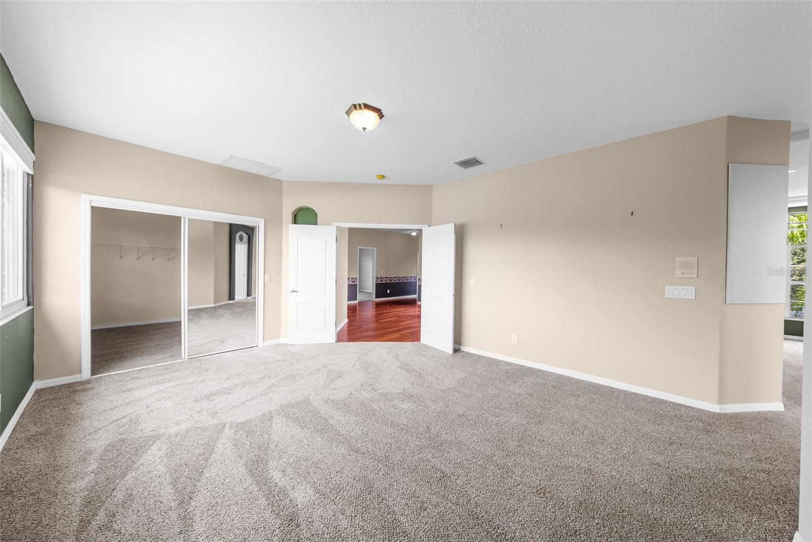 212 Excalibur Ct Property Photo 28