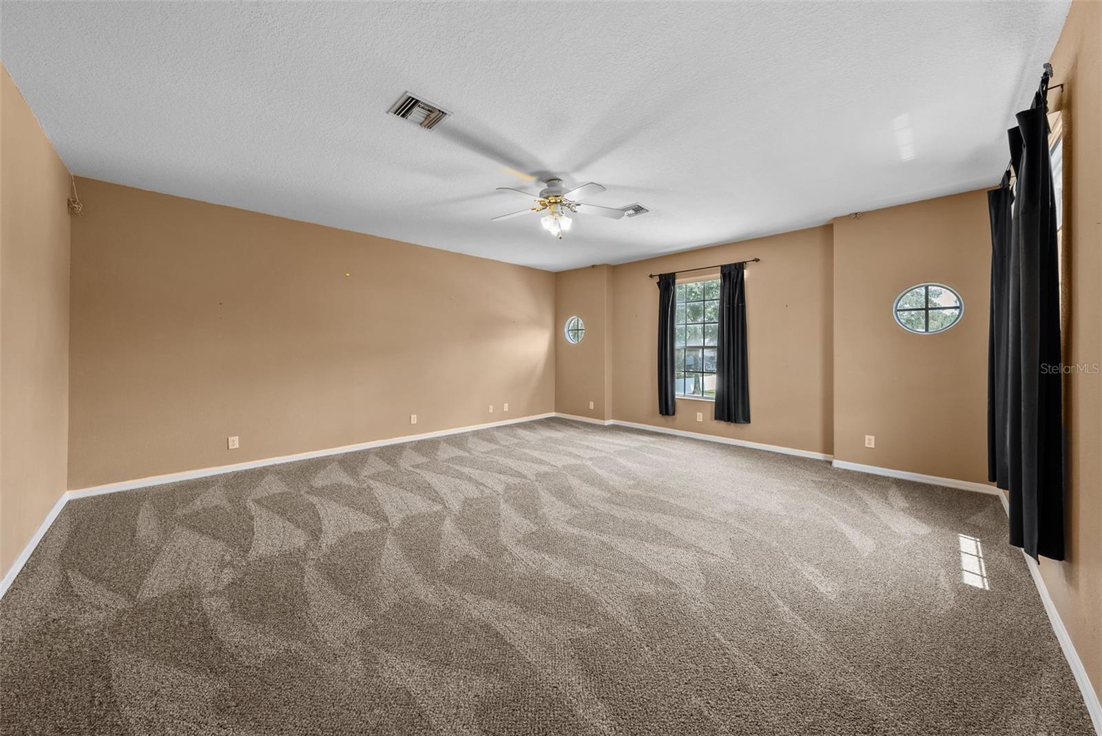 212 Excalibur Ct Property Photo 36