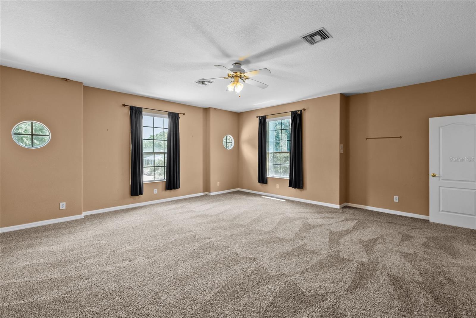 212 Excalibur Ct Property Photo 37