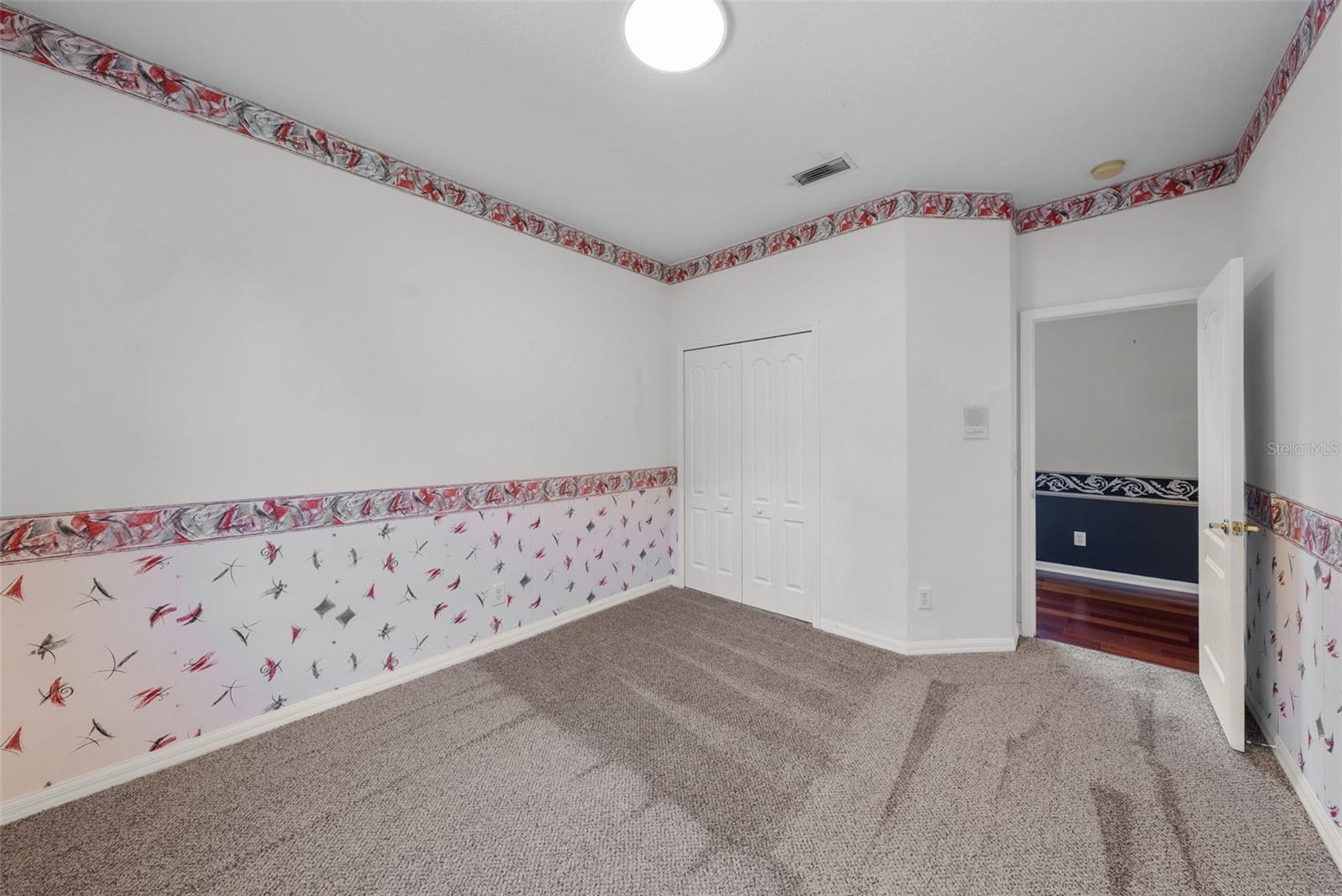 212 Excalibur Ct Property Photo 39