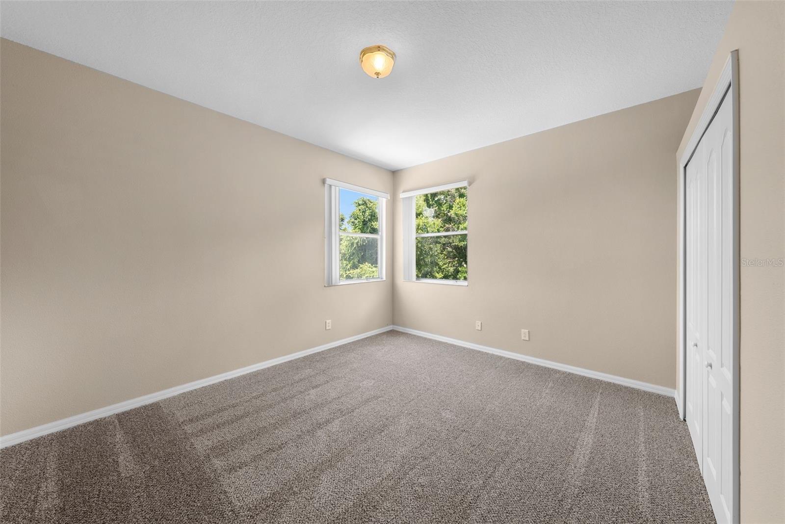 212 Excalibur Ct Property Photo 43