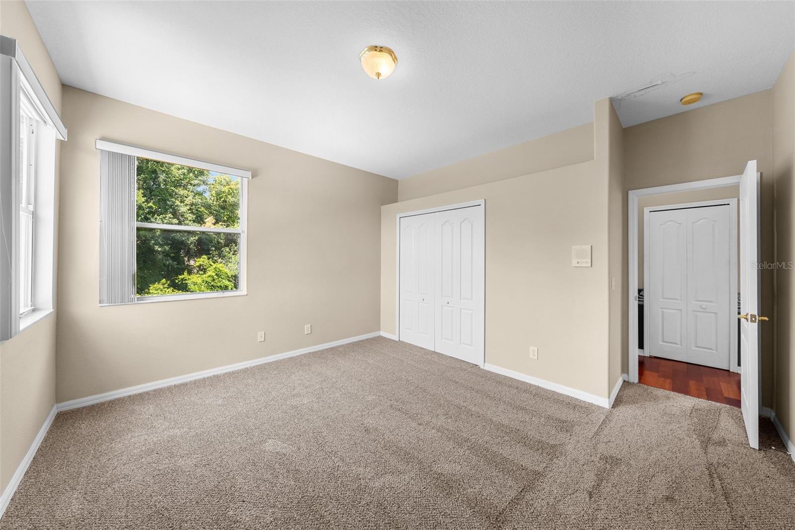 212 Excalibur Ct Property Photo 44