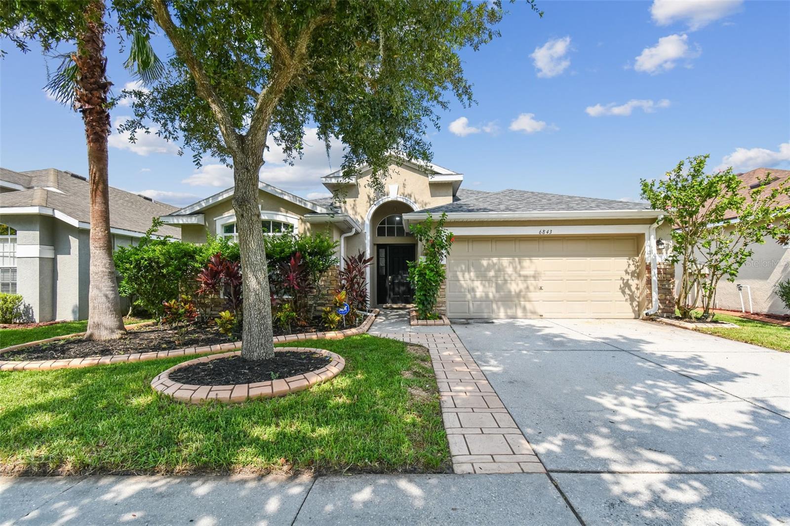 6843 Runner Oak Dr Property Photo 1