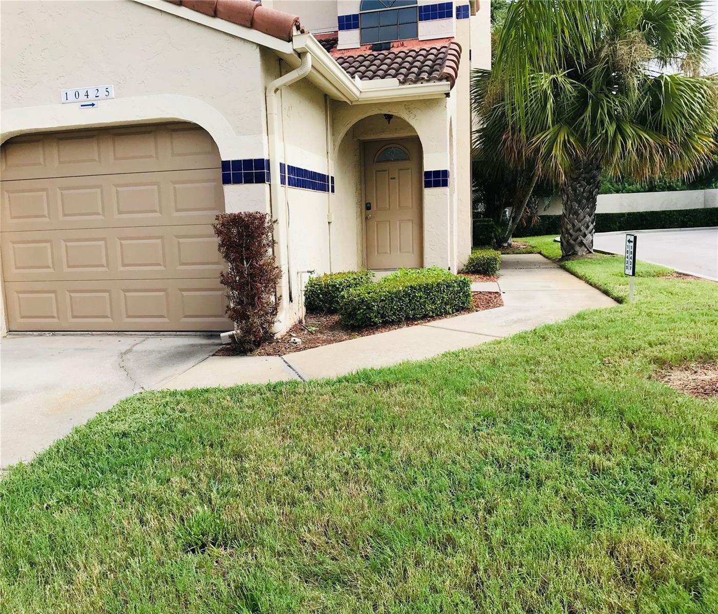 10425 La Mirage Ct #202 Property Photo 2