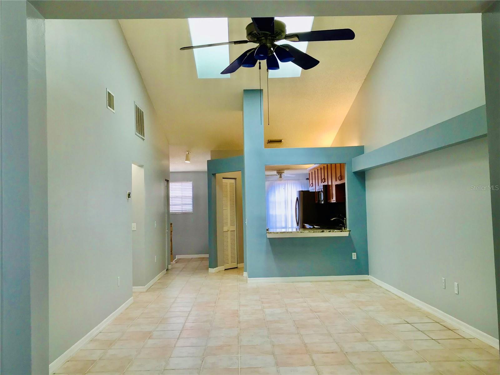 10425 La Mirage Ct #202 Property Photo 6
