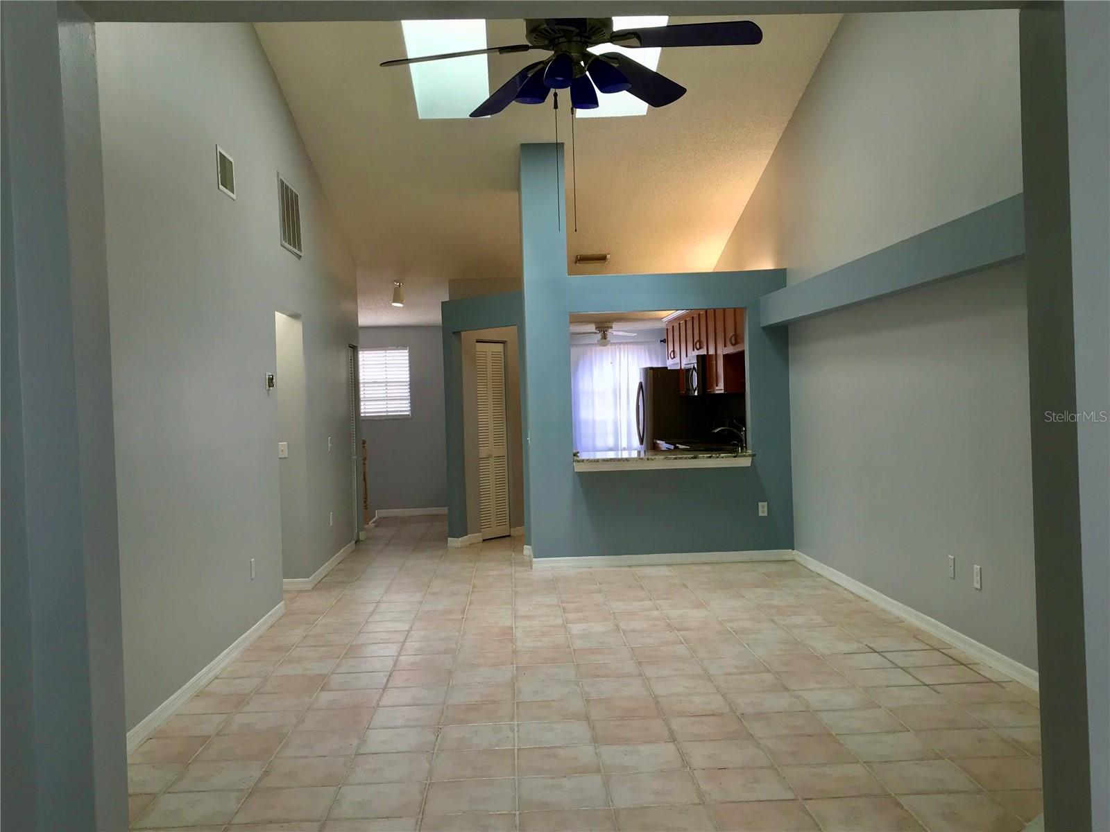 10425 La Mirage Ct #202 Property Photo 7
