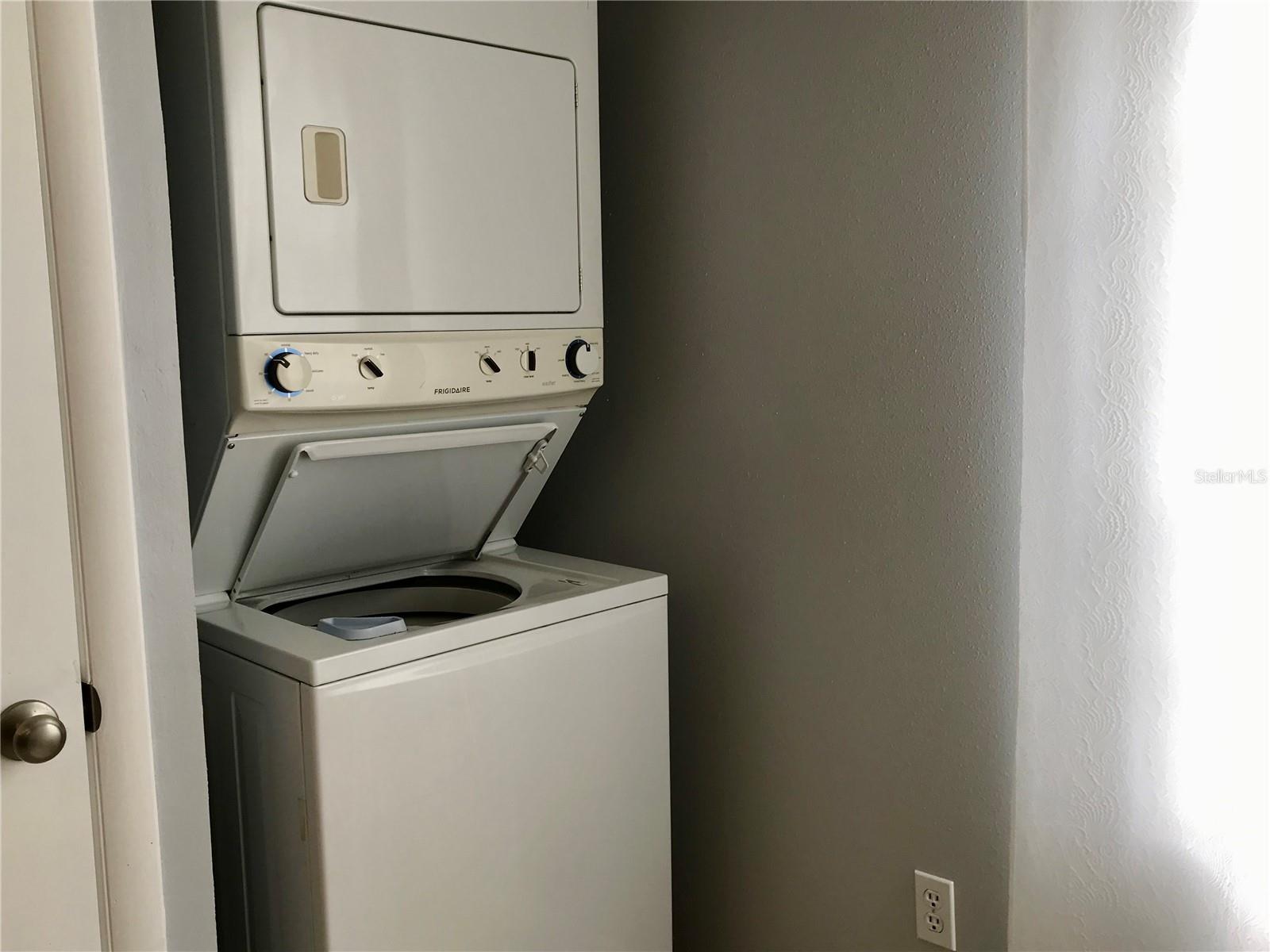10425 La Mirage Ct #202 Property Photo 39