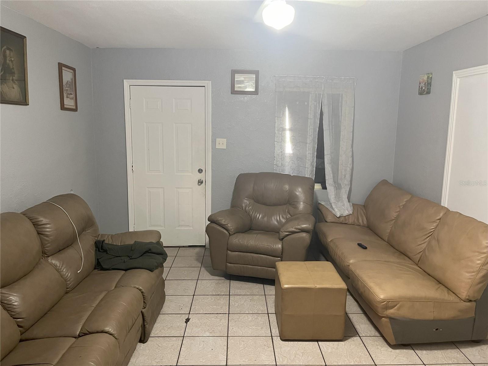 120 S San Remo Ave Property Photo 4