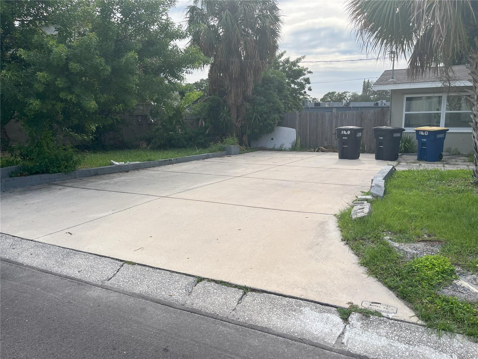 120 S San Remo Ave Property Photo 18