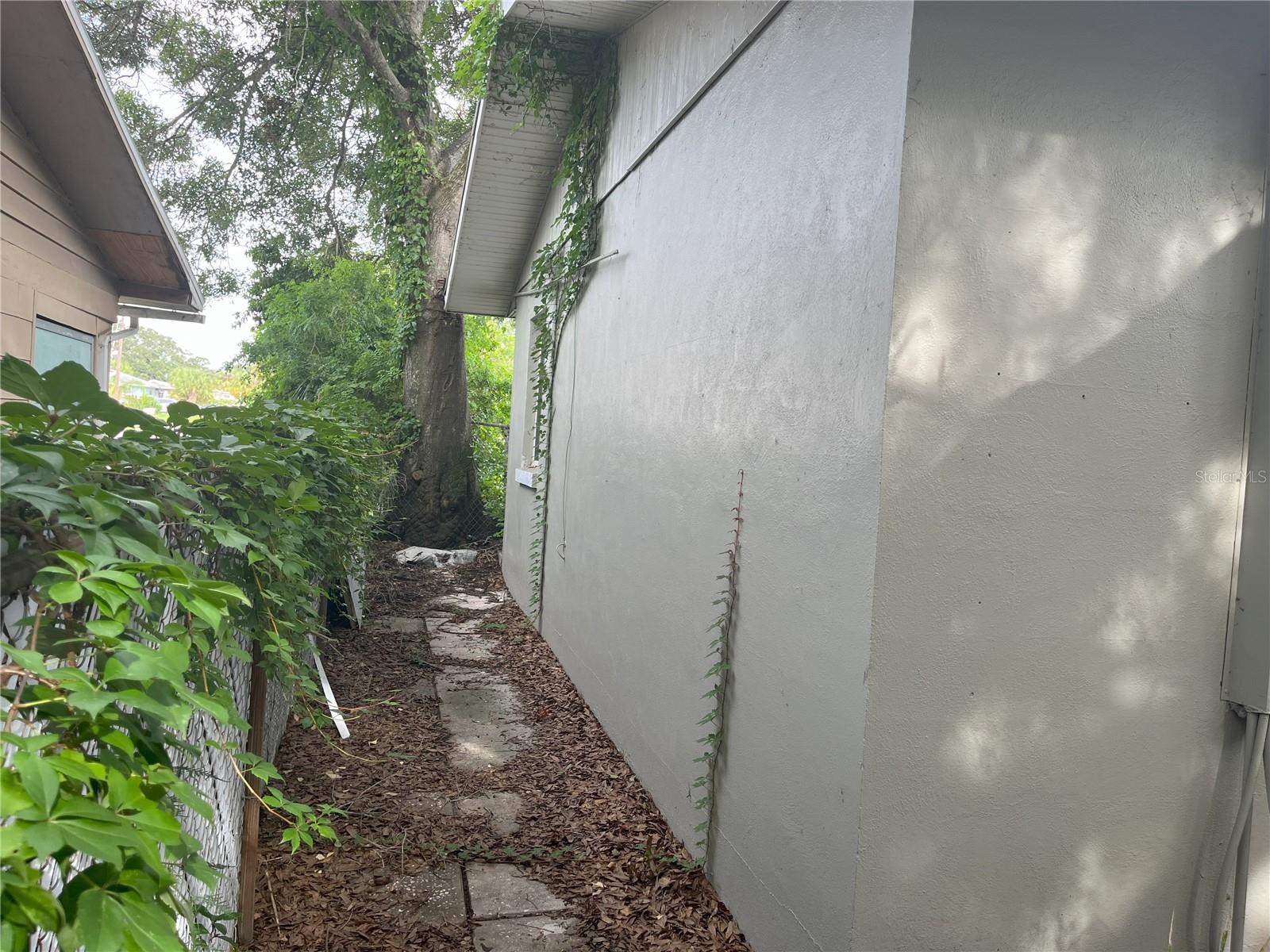 120 S San Remo Ave Property Photo 19