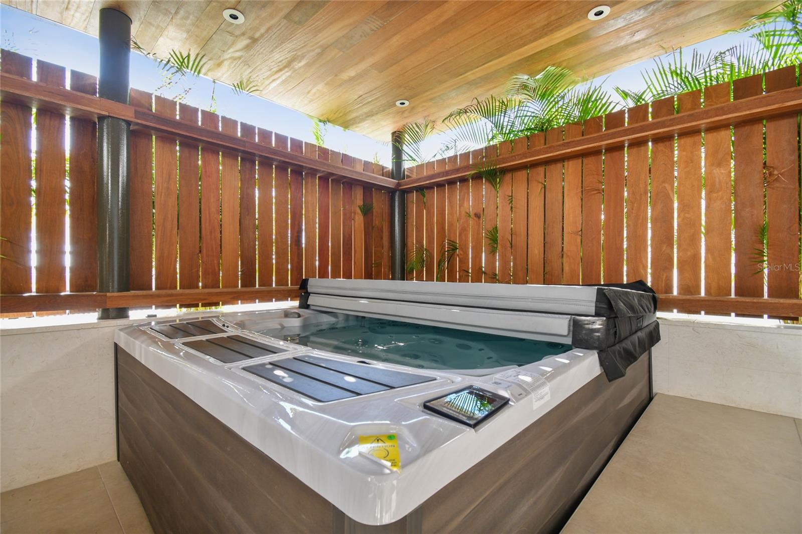 1028 Sunset Point Rd #r8 Property Photo 8