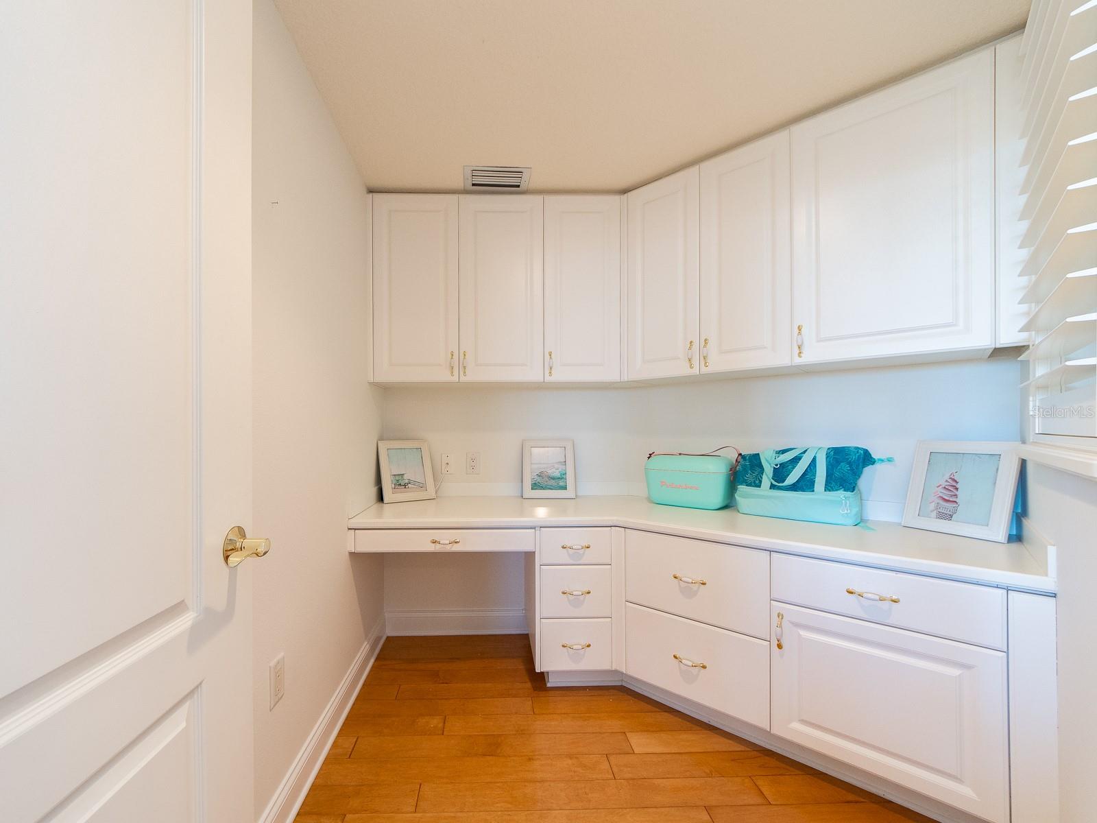 521 Mandalay Ave #410 Property Photo 6