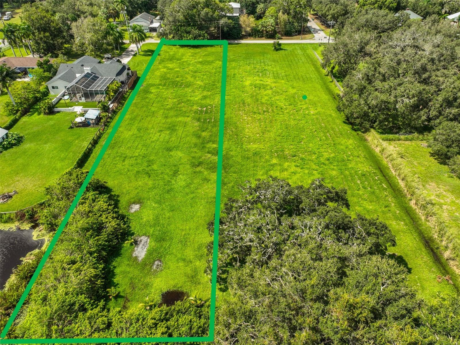 1480 Center Rd Property Photo 2