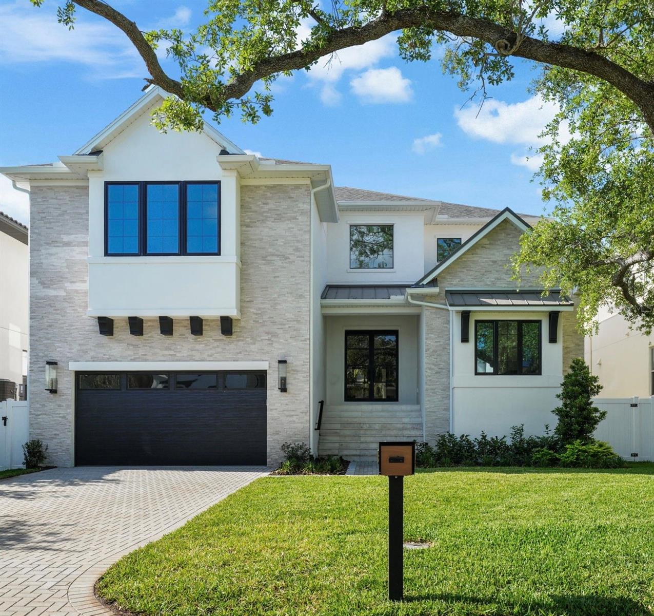 5024 W DICKENS AVE Property Photo 1