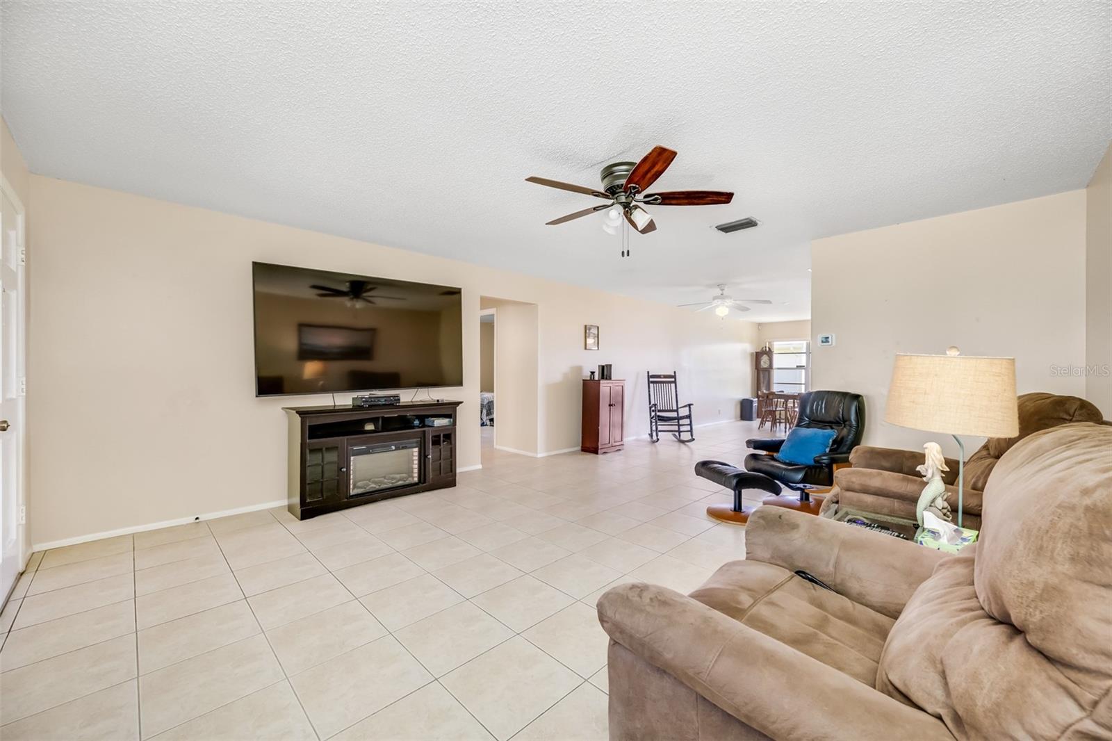9125 39th Ln N Property Photo 9