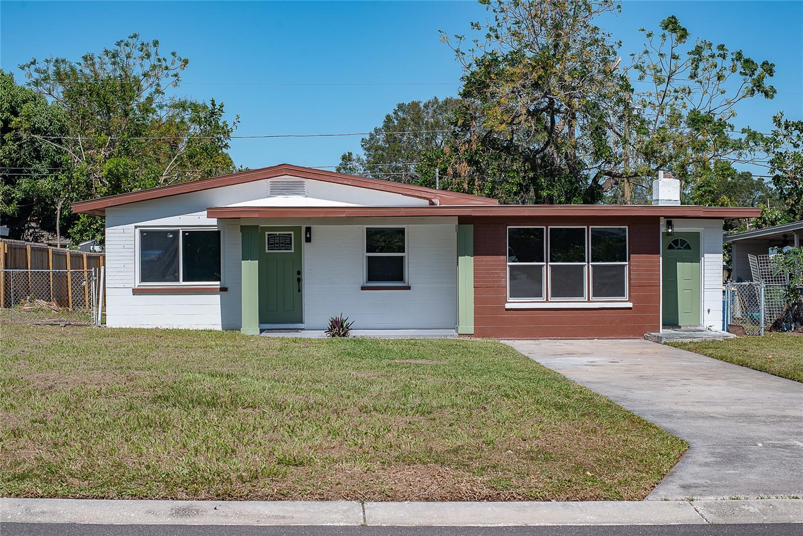1328 Barry St Property Photo 1
