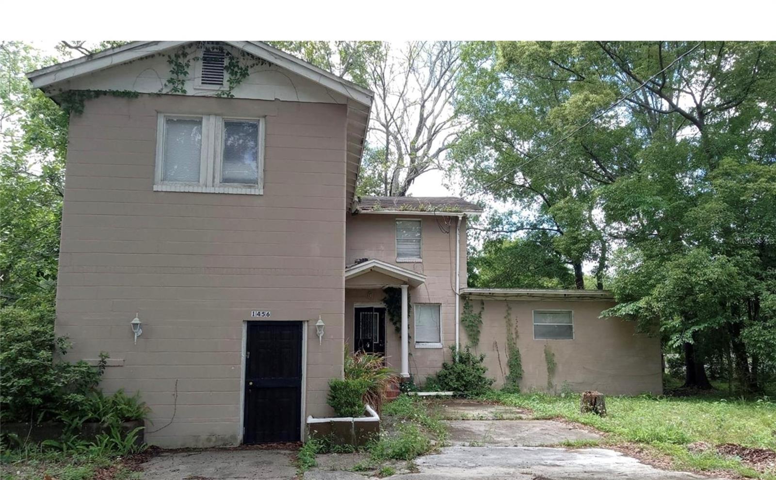 1456 W 20th St Property Photo 1