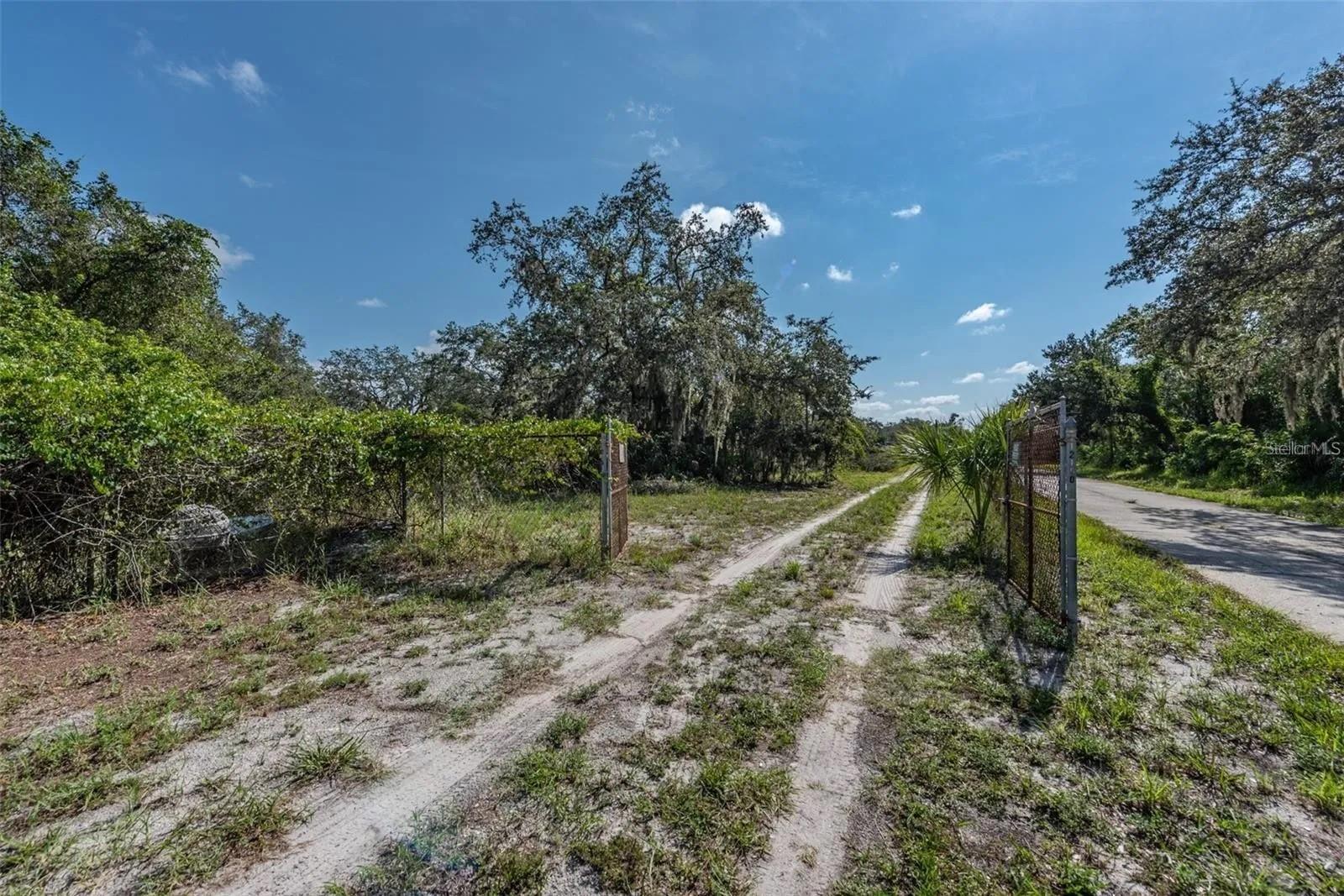 12154 Bullfrog Creek Rd Property Photo 2