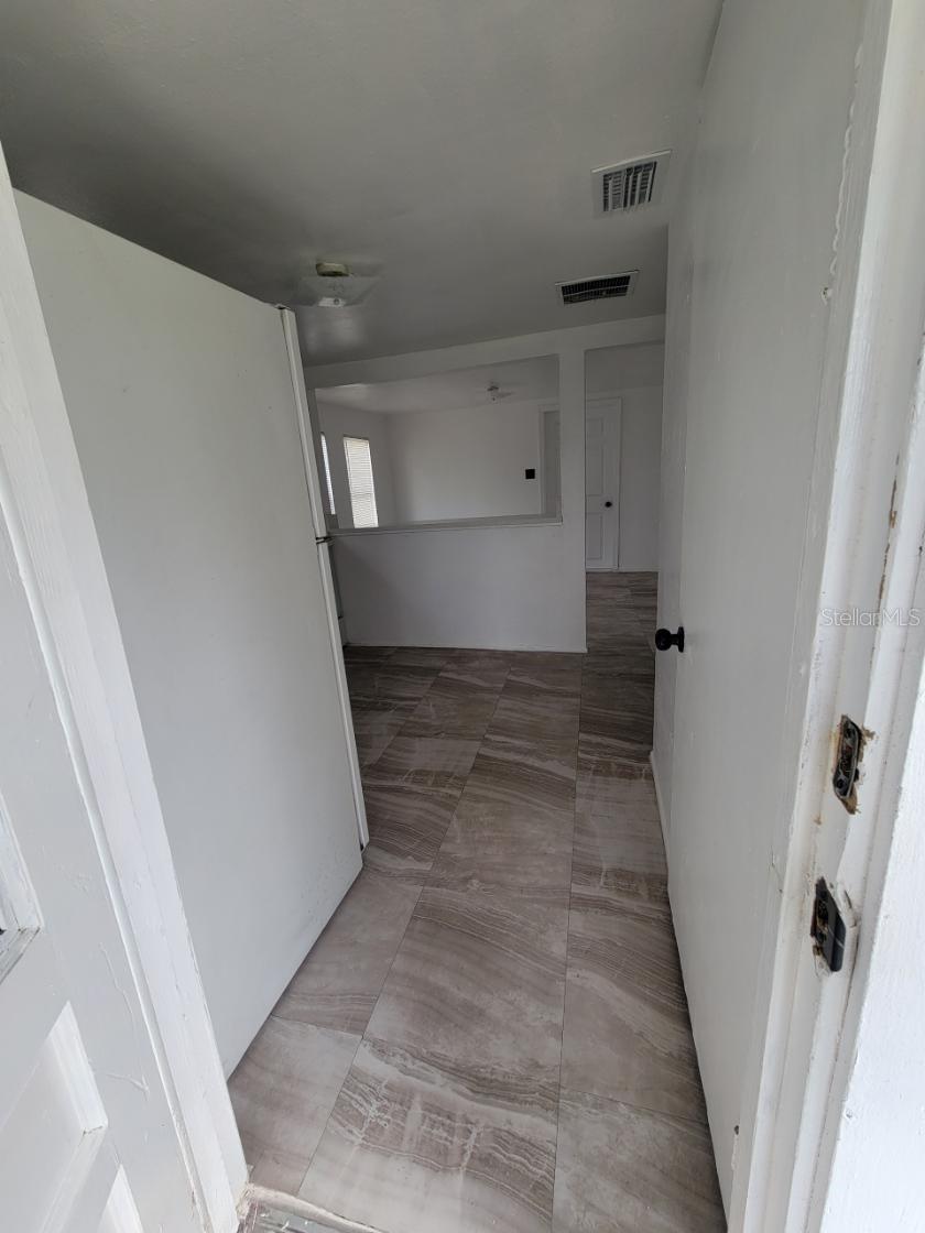 1058 N Davis Ave Property Photo 4