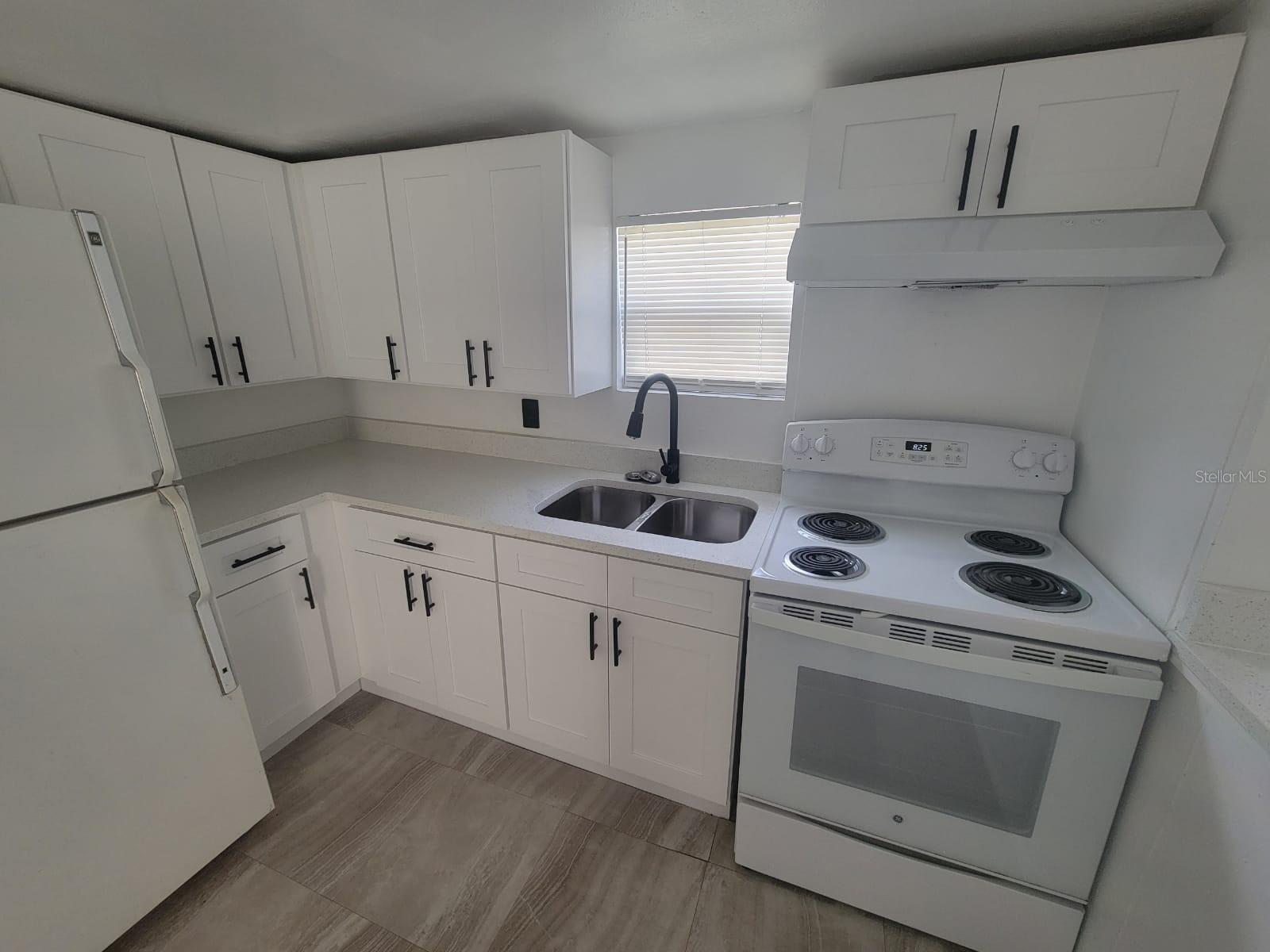 1058 N Davis Ave Property Photo 6