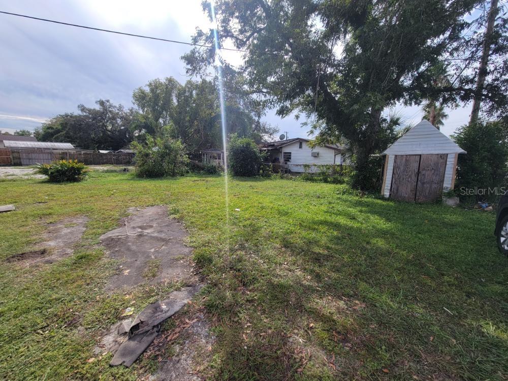 1058 N Davis Ave Property Photo 11