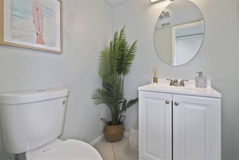 10075 W Bay St Property Photo 9