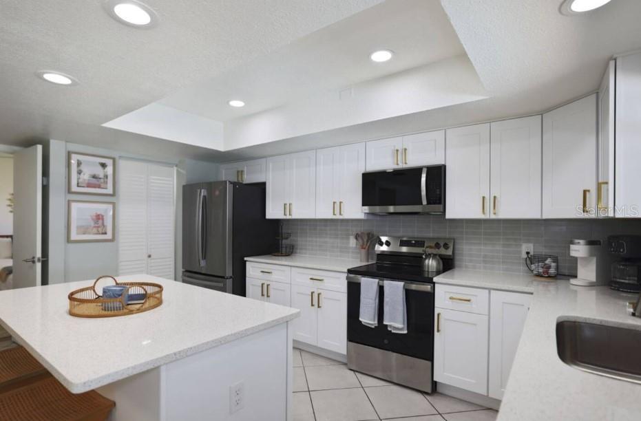10075 W Bay St Property Photo 12