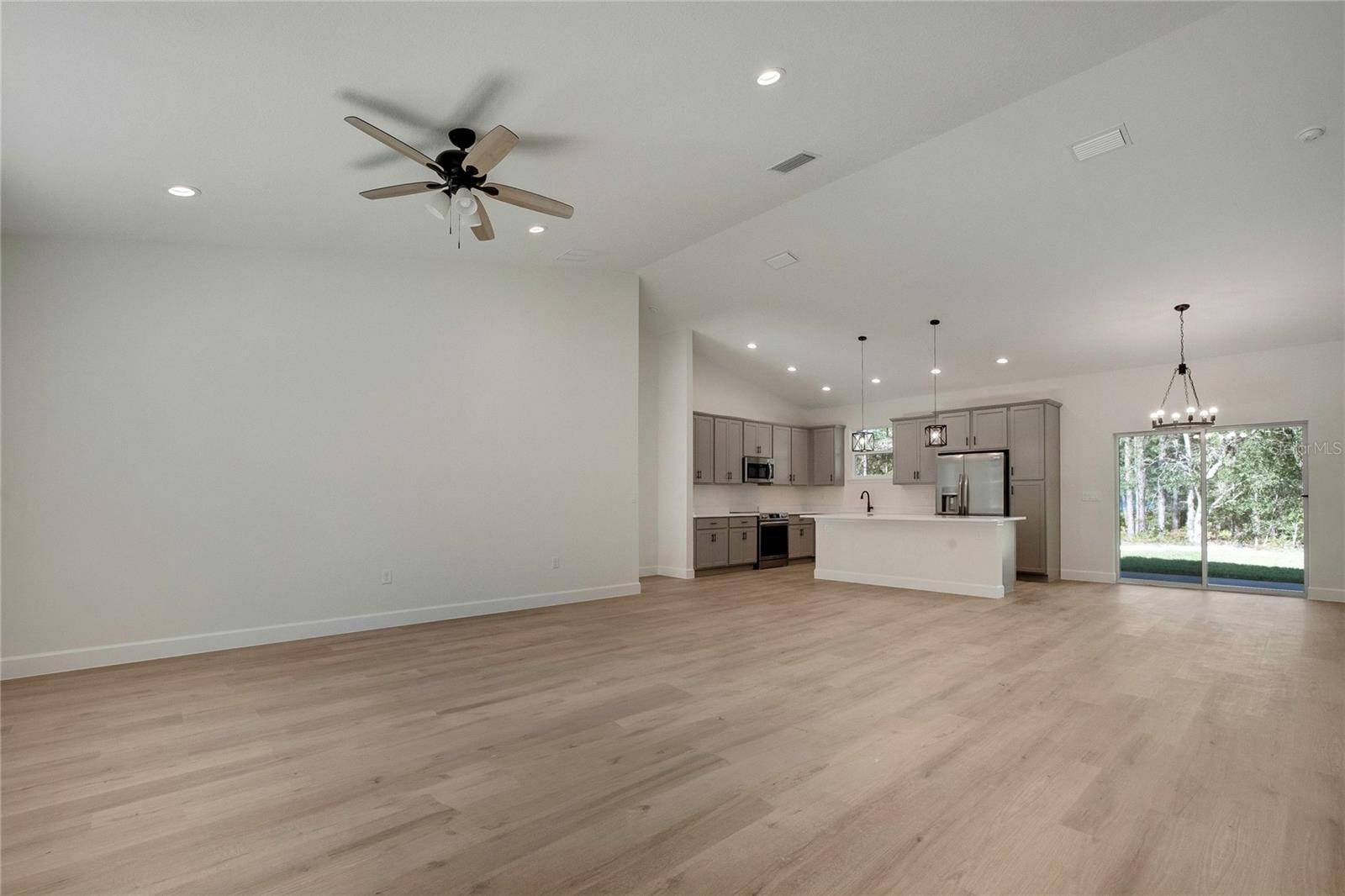 8104 N Santos Dr Property Photo 3