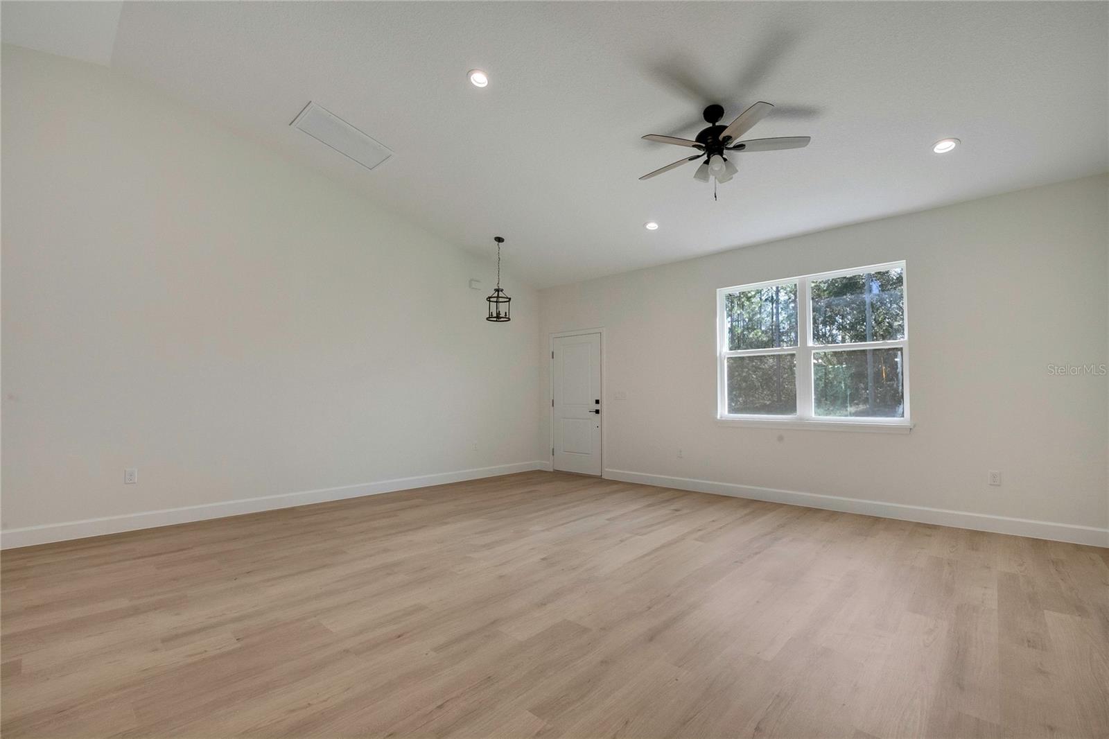 8104 N Santos Dr Property Photo 6