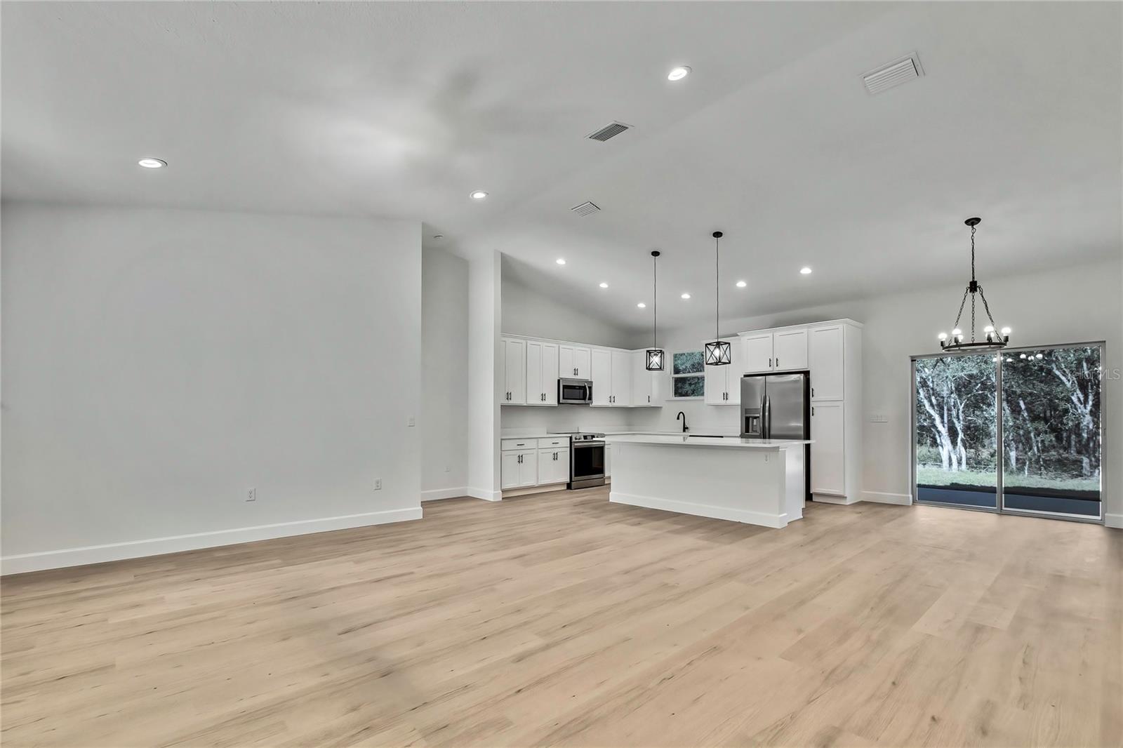 8118 N Santos Dr Property Photo 3