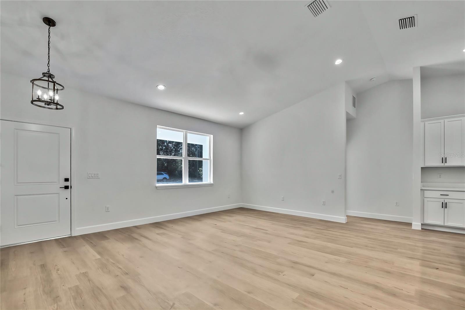8118 N Santos Dr Property Photo 5