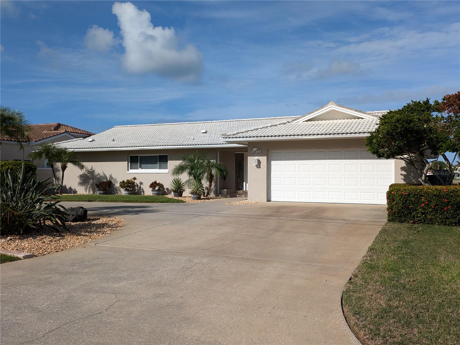 212 Poinciana Ln Property Photo